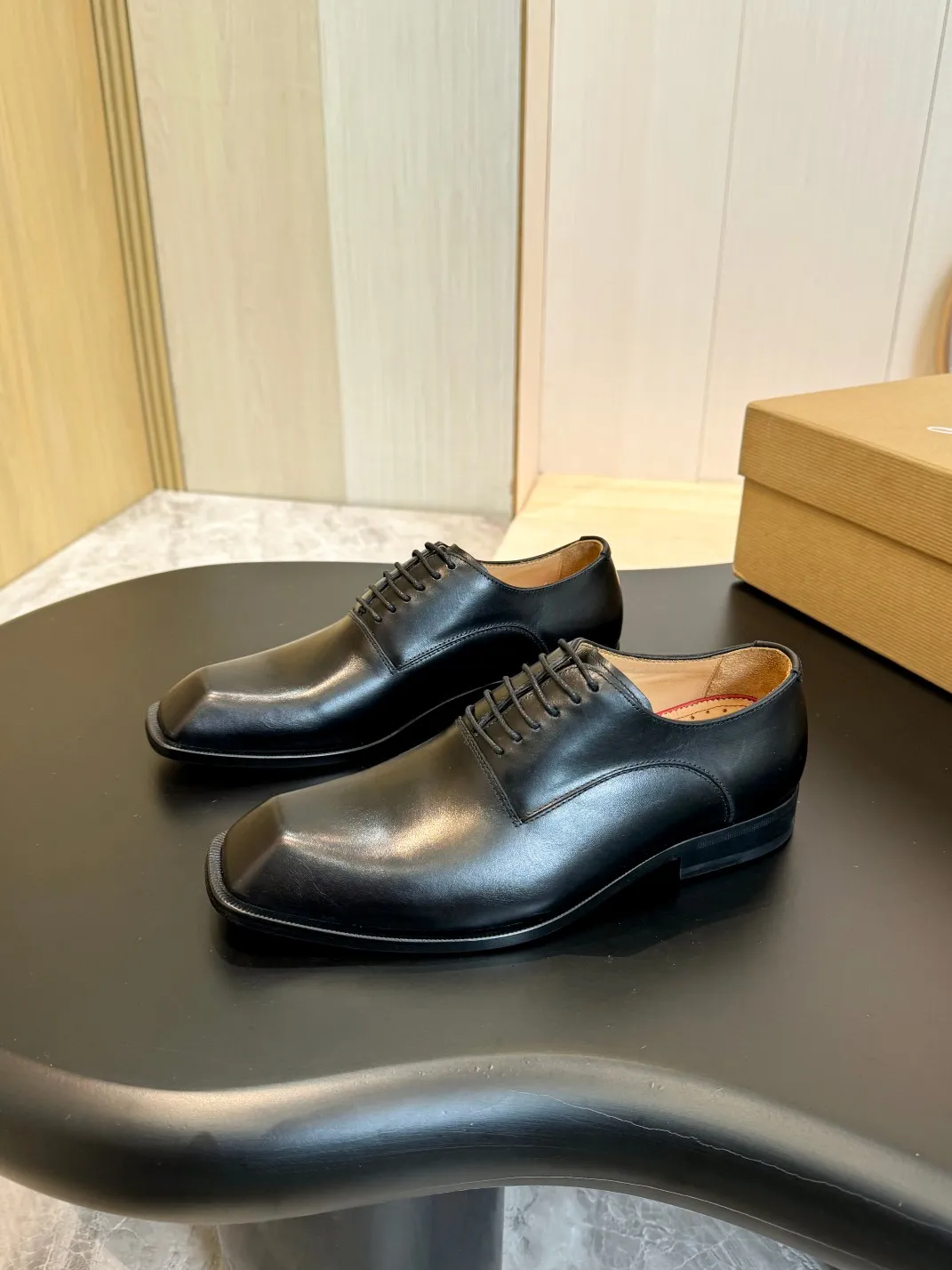 [CL red sole shoes] Top P: 1020💰 Size 39-44 (⚠️38.45.46.47 custom-made, non-returnable and non-exchangeable) 🆑High-end men's business formal leather shoes, original authentic top quality goods ••✅💯 Top original order purchasing agent! Original imported patterned cowhide ➕Imported cowhide lining ➕Cowhide feet ➕Original leather outsole~🉑️Feel free to compare the authentic ones!